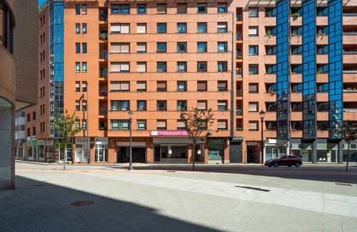 Distrito Llano Apartment | Room 'Gijón' with Private Terrace and Wi-Fi