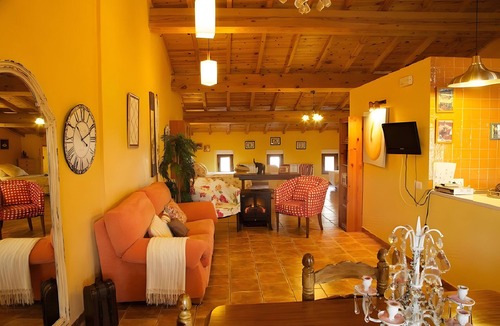 Castronuno House | Room 'Ocre' with Shared Garden and Wi-Fi