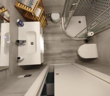 La Linea de la Concepcion House | Room with private bathroom in shared apartment 50m from Gibraltar
