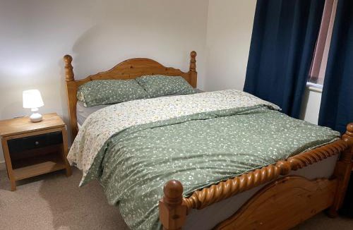 Wolverhampton House | Room with private bathroom near train station