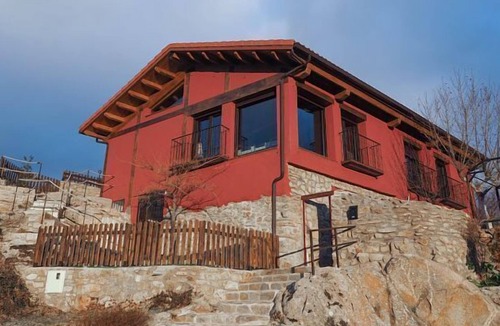 Santa Maria de la Alameda Cottage | Rural house with 3 stays (full or partial rental) for 10 to 18 people