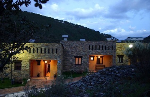 Casares de las Hurdes Cottage | Rural apartment Aldea la Cabachuela for 4 people