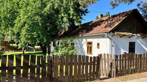 Abadszalok House | Rustic Harmony