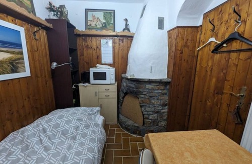 Oberursel Apartment | Rustic monteur room close to nature