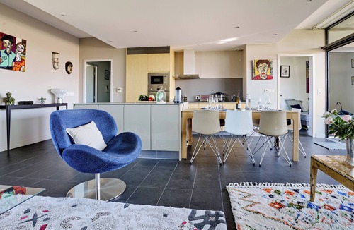 L'Isle-sur-la-Sorgue Apartment | Sérénité au fil de L'eau: Appartement de Standing