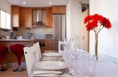 La Nova Esquerra de l'Eixample Apartment | Sants Station Apartment with Netflix, A/C, Alexa, for families & quiet people