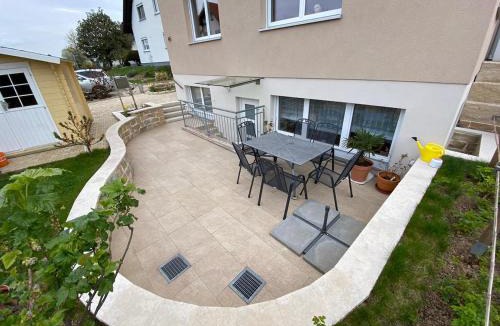 Offenburg Apartment | Schöne 2-Zimmer-Souterrainwohnung mit Terrasse