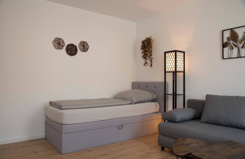 Johannesplatz Apartment | Schöne Groß Ferienwohnung 79m² mit 2 Bad Ideal für Familie und Gruppe, 2.og