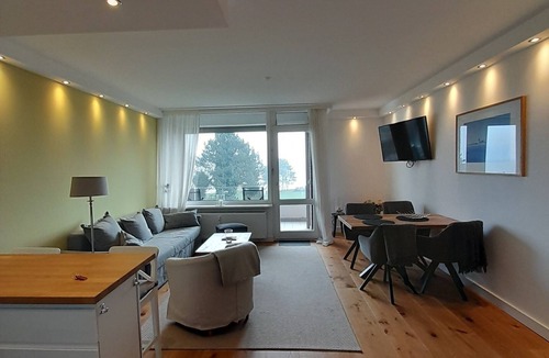 Alt-Travemunde/Ronnau Apartment | Sea view, WLAN, elevator, 2 balconies, shutters, awning, family friendly