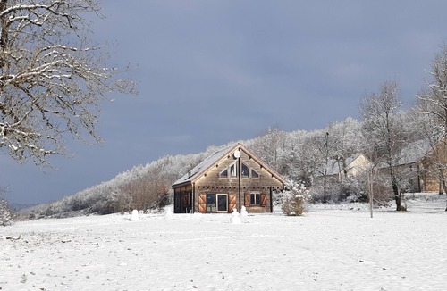 Onoz House | Secluded chalet in the sun with breathtaking views of a wooded valley