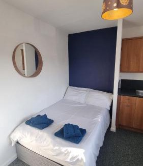 Newark upon Trent Apartment | Self-Contained Studio Private Bathroom Sleeps 2