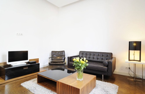 Bornheim Apartment | Serviced 2-room apartment m. Fully equipped with WiFi, cleaning, laundry service
