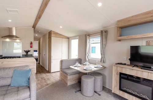 Ryde House | Silver Caravan with decking P