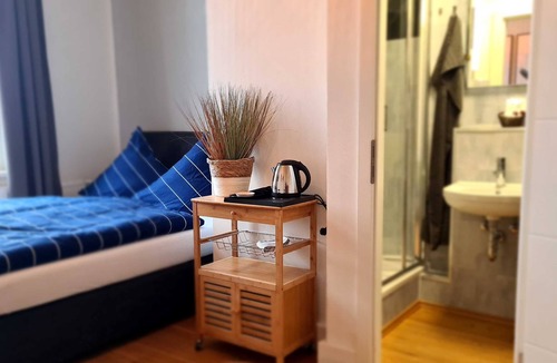 Anklam Apartment | Single room 1 (18m², 1 pers. + extra bed) - Altes Lazarett guest house