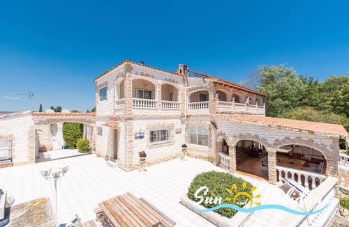 Sant Salvador Villa | Singular Paradis villa with private pool 400m from the beach