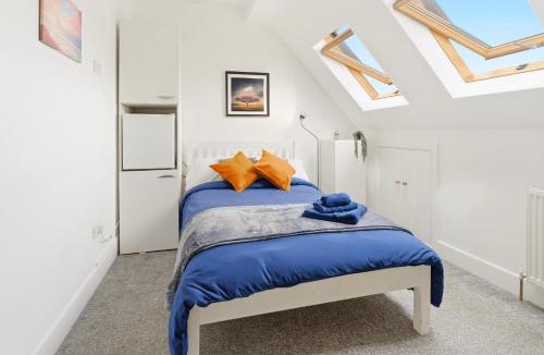 Runnymede House | Sky View En-Suite