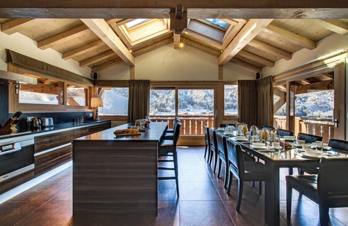 Morzine Ski Chalet | Sleeps 10 with Hot tub and spectacular mountain views