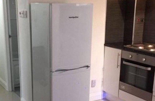 Pinkwell Apartment | Small Modern Comfortable 2 Bedroom Apartment - cmyr