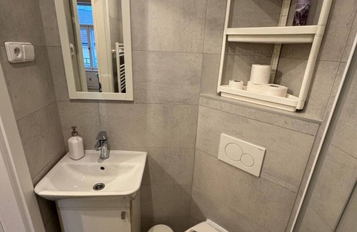 Vrsovice Apartment | Small studio in hipster neighborhood