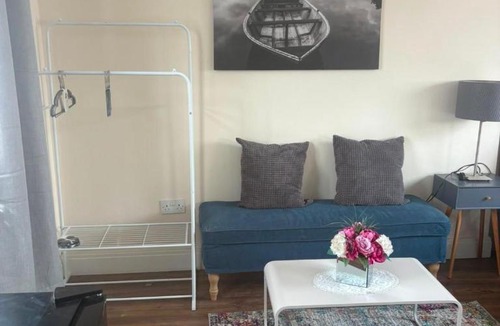 Newbury Park Apartment | Smart Stay