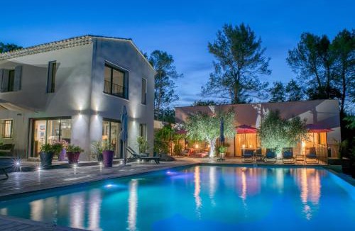 Saint-Maximin-la-Sainte-Baume Bed & Breakfast | Sous les oliviers - Jacuzzi - Studios de standing tout-équipés