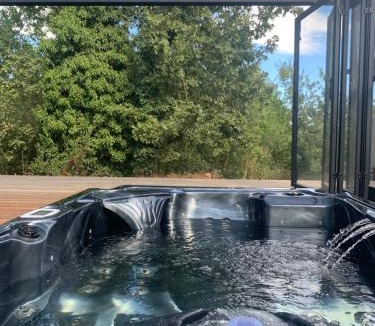 Saint-Maximin-la-Sainte-Baume Bed & Breakfast | Sous les oliviers - Jacuzzi - Studios de standing tout-équipés