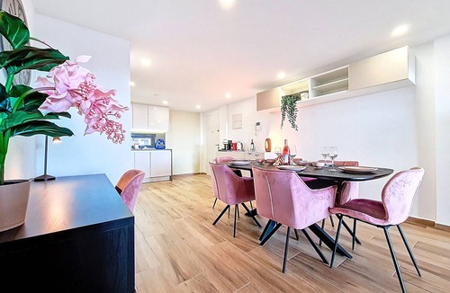 Lo Rufete Apartment | South facing balcony with town views