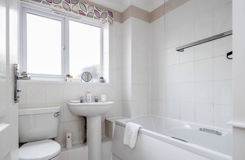Grays Apartment | Spacious 1 bedroom with garden