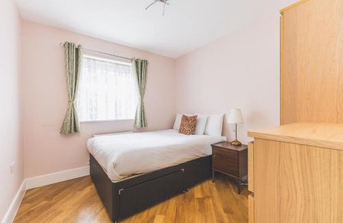 Yiewsley Apartment | Spacious 2BDR 2Bath Apt with Parking Near Heathrow