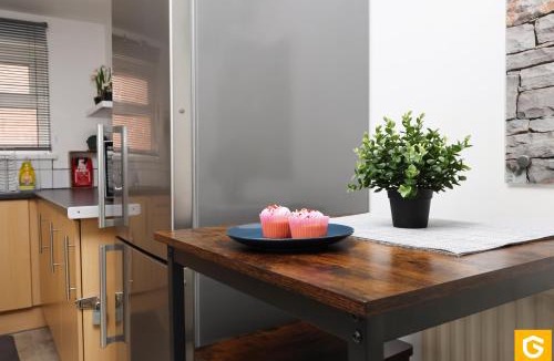 Plasnewydd House | Spacious 3-Bed Contractor Base Sleeps 6 Free Parking Cardiff City