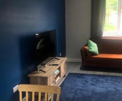 Cradley House | Spacious 3 Bed House in Quinton Sleeps 7