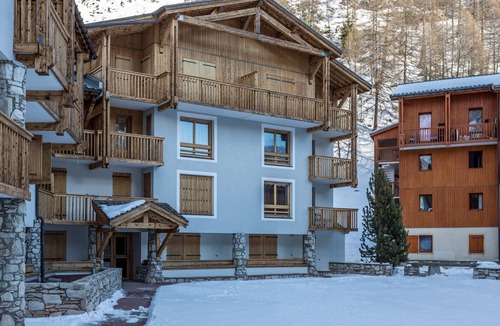 Le Cret Apartment | Spacious 3-Room Apartment with Balcony, Parking, and WiFi in Val-d'Isère