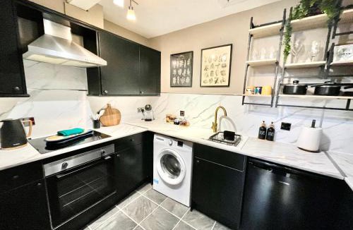 Hawick Apartment | Spacious and Stylish Flat in the Heart of Hawick
