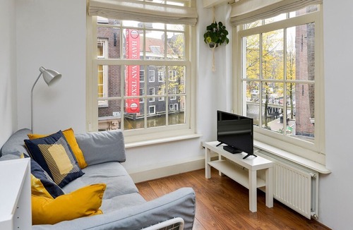 Red Light District Apartment | Spacious apartment near canal and central station
