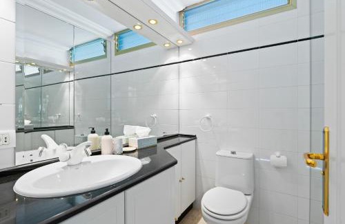 Guia de Isora Apartment | Spacious apart with large terrace,5 min beach