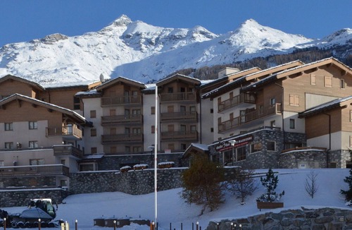 Val Cenis Apartment | Spacious apartment for 6 at the foot of the slopes with PARKING and WIFI