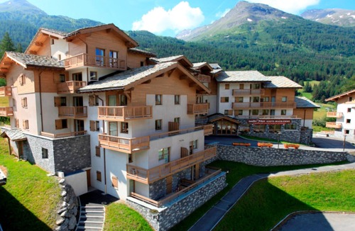 Val Cenis Apartment | Spacious apartment for 6 at the foot of the slopes with PARKING and WIFI