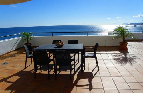 Buenas Noches Apartment | spacious apartment for 5 people on beachfront w. panoramis views