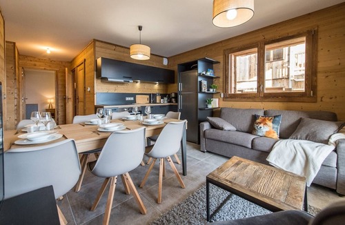 La Toussuire Apartment | Spacious apartment with south-facing terrace at the foot of the slopes - up to 8 guests