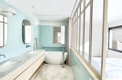 Mont Duplan House | Spacious contemporary villa in town center