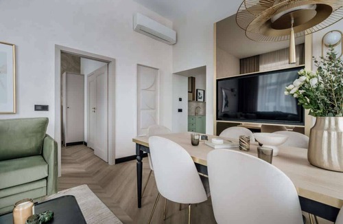 Piasek Południe Apartment | Spacious Corner Haven by the Main Square