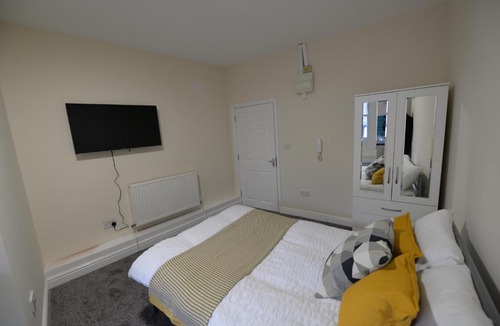Coventry City Centre Apartment | Spacious Studio City Centre (3)