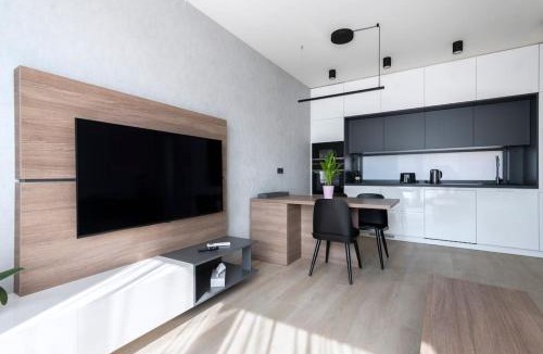 Kosire Apartment | Spacious Top Floor Flat, Air Conditioning, Free Parking, 200Mb WiFi
