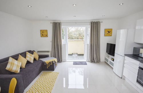 Southampton Apartment | Spire View Apartment