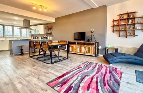 Chelmsford Apartment | Split level unique large 2BDR apartment
