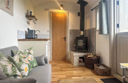 Rowrah Cottage | Spring Meadow Shepherds Hut