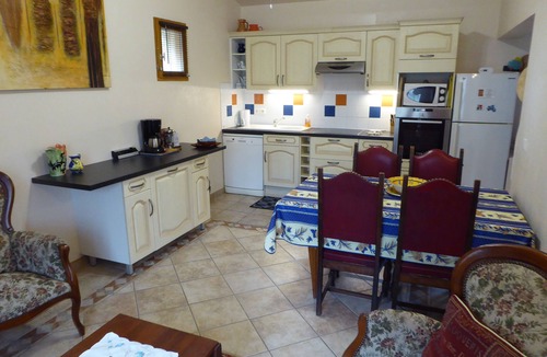 Rognonas Apartment | "St Sebastien" - sleeps 4, 2bed 2bath self catering Apartment heart of Provence