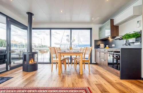 Ostvorpommern House | STAY24 - Wasservilla Chalet am Meer