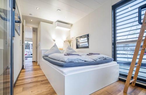 Ostvorpommern House | STAY24 - Wasservilla Chalet am Meer