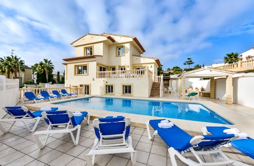 Casas de Torrat Villa | STEFKA, large capacity in Calpe for 16 pax, private pool and free wifi